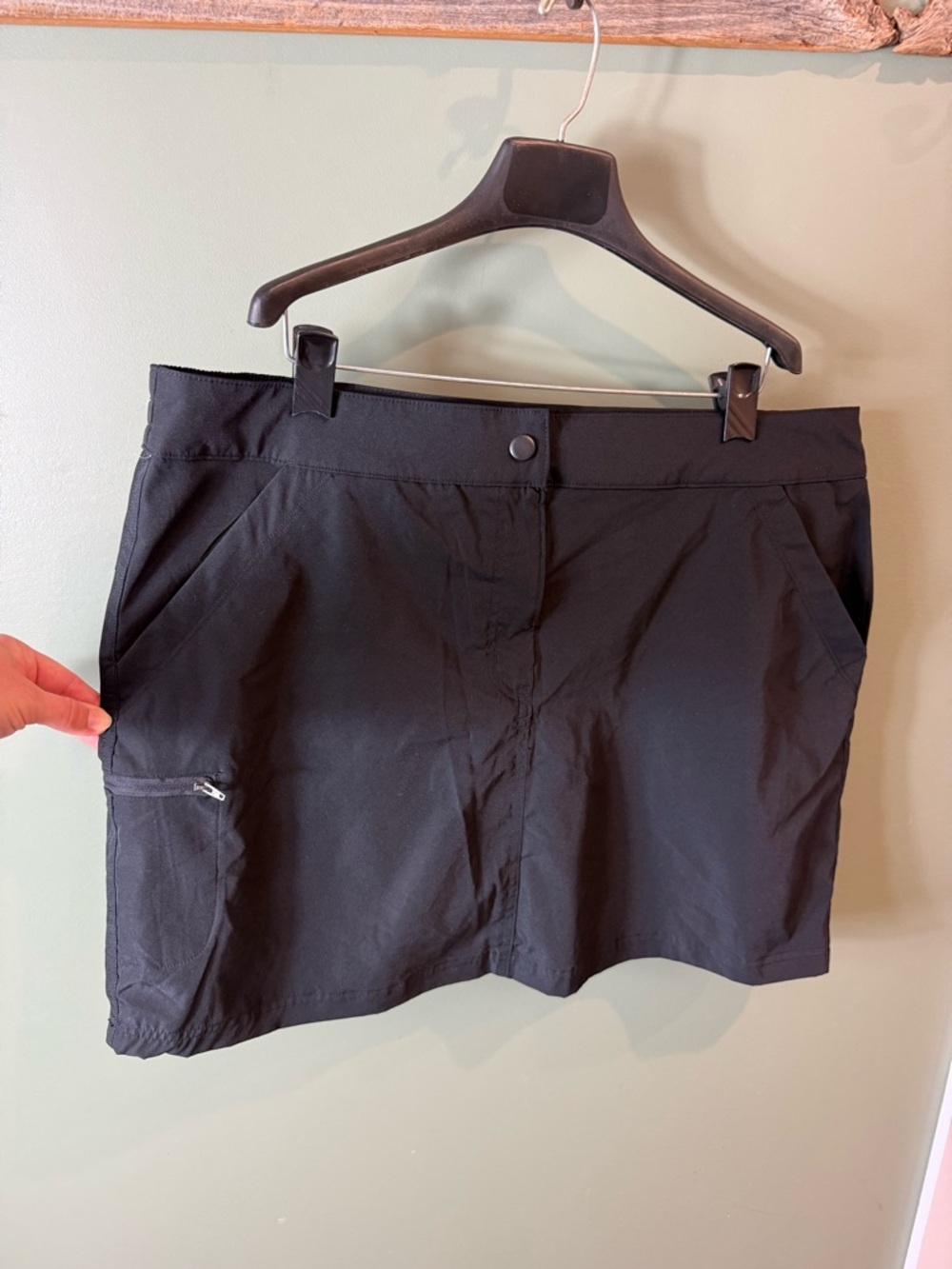 Black Active Skort with Side Zip Pocket